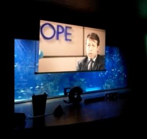 Interesantes conversaciones políticas en los pasillos de l'Oceanogràfic con ocasión del 50º aniversario de Cope-Valencia